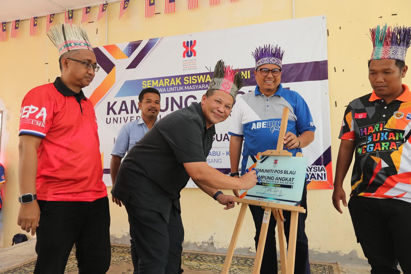 MAJLIS PENYERAHAN UNIVERSITI MALAYSIA KELANTAN (UMK) BERSAMA KOMUNITI POS BLAU, GUA MUSANG