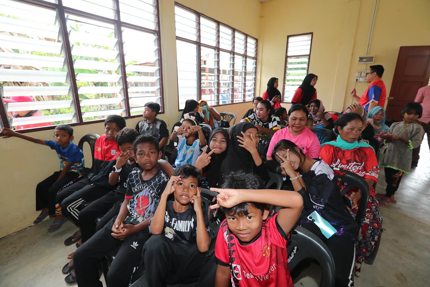 MAJLIS PENYERAHAN UNIVERSITI MALAYSIA KELANTAN (UMK) BERSAMA KOMUNITI POS BLAU, GUA MUSANG