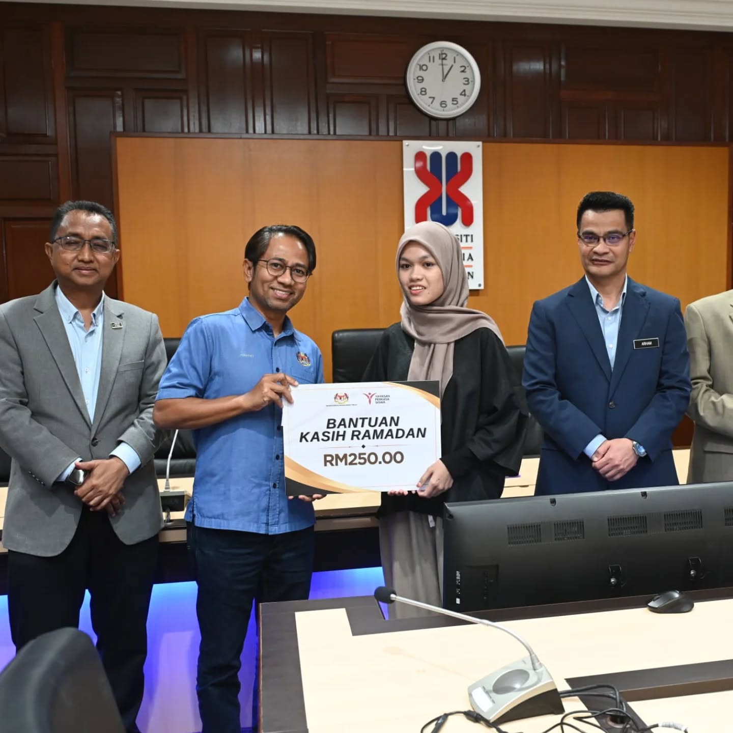 MAJLIS SUMBANGAN ZAKAT YAYASAN PERKASA SISWA DAN RHB BANK